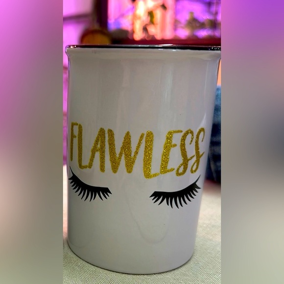 1 - “FLAWLESS” CERAMIC MAKEUP BRUSH HOLDERS - VGUC - Picture 1 of 3